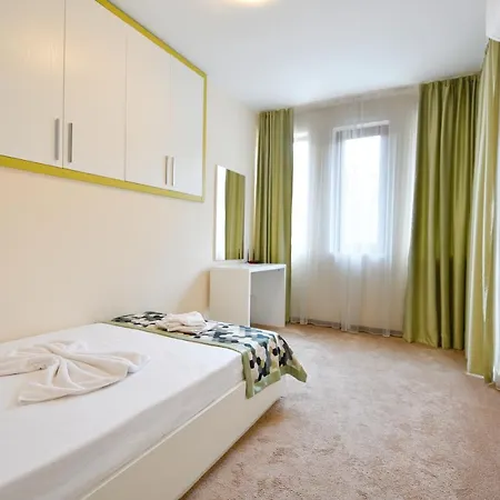 In Garden Palace Apartment Baltschik